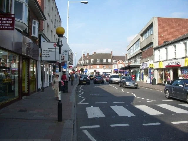 Walton on Thames High Street geograph.org .uk 64230.jpg